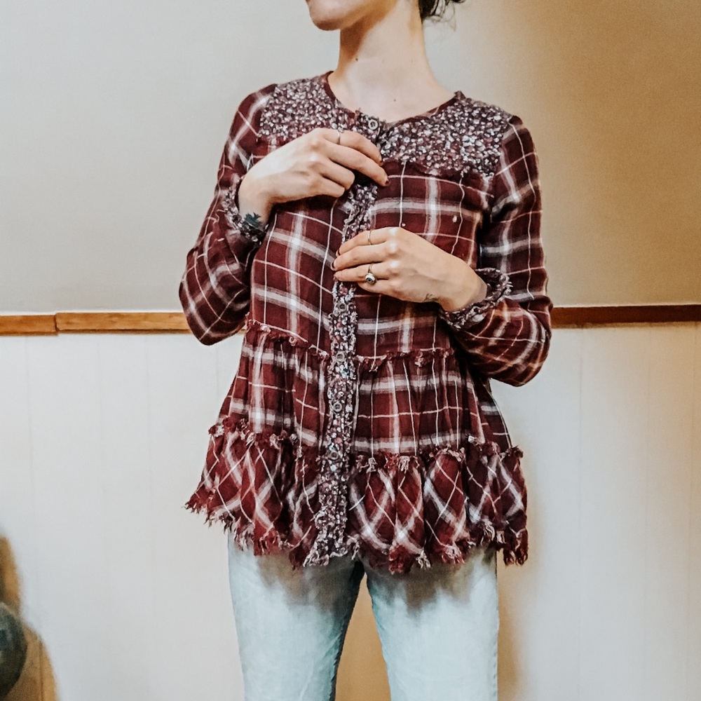 Altar’d State Floral & Plaid Button-Down 💐